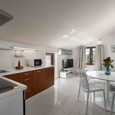 In - Istrien 47116 Apartment Funtana